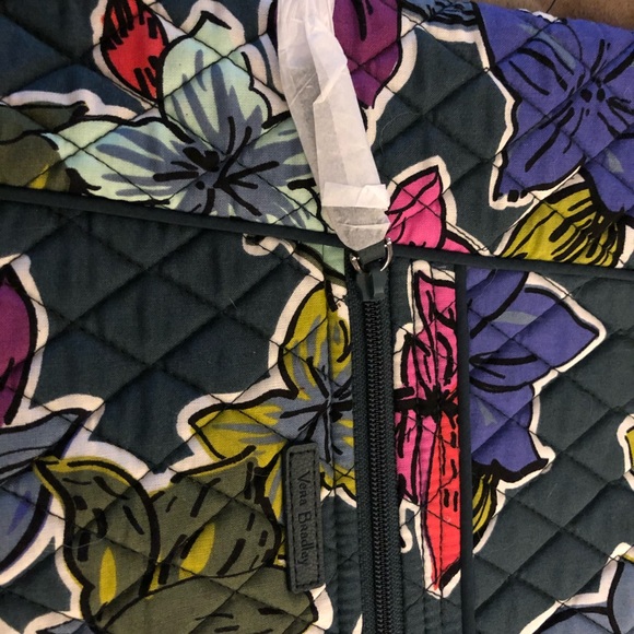 Vera Bradley Quilted Hipster-NWT-Falling Flowers - Picture 2 of 8